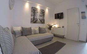 Polychrono New 2 Bedroom Apt. Just By The Sea!